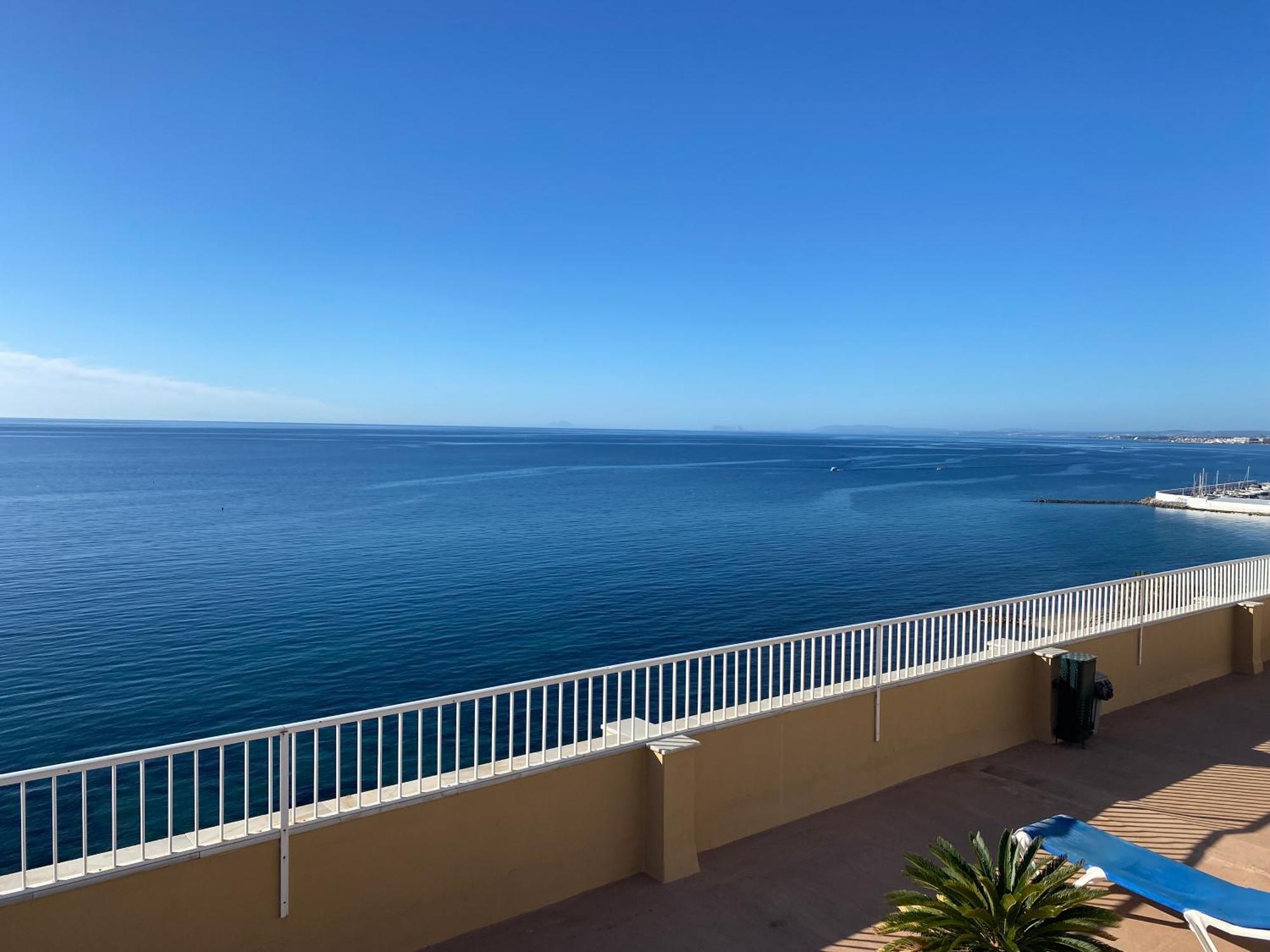 Marbella Beachfront Edificio Mayoral Primera Linea De Playa Y Centro Ciudad Con Barco Opcional Exteriér fotografie
