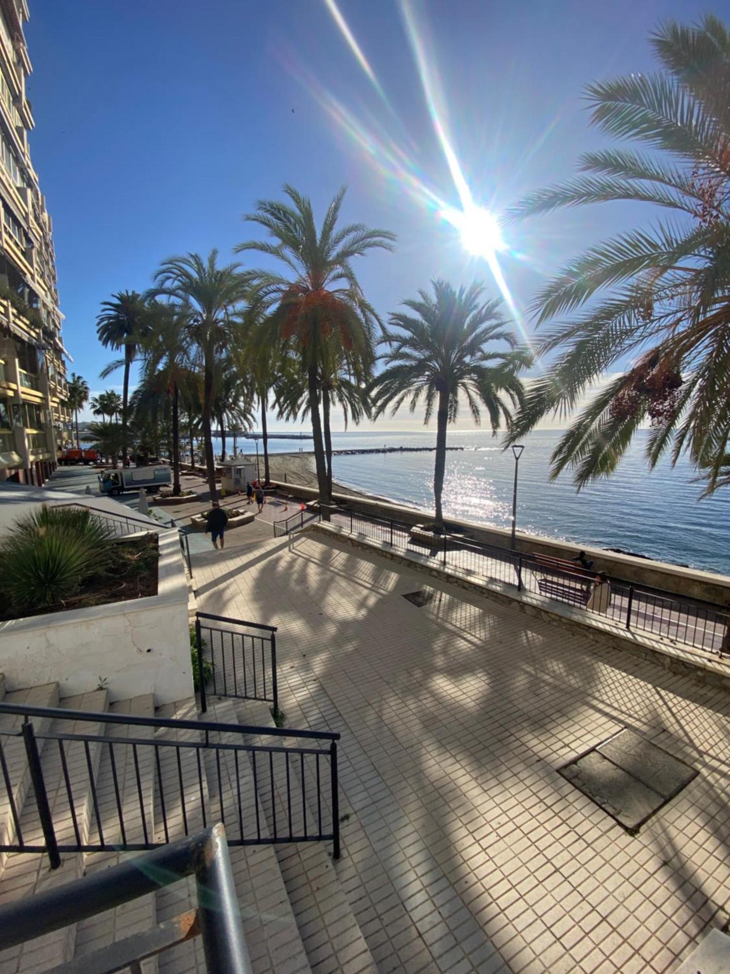Marbella Beachfront Edificio Mayoral Primera Linea De Playa Y Centro Ciudad Con Barco Opcional Exteriér fotografie