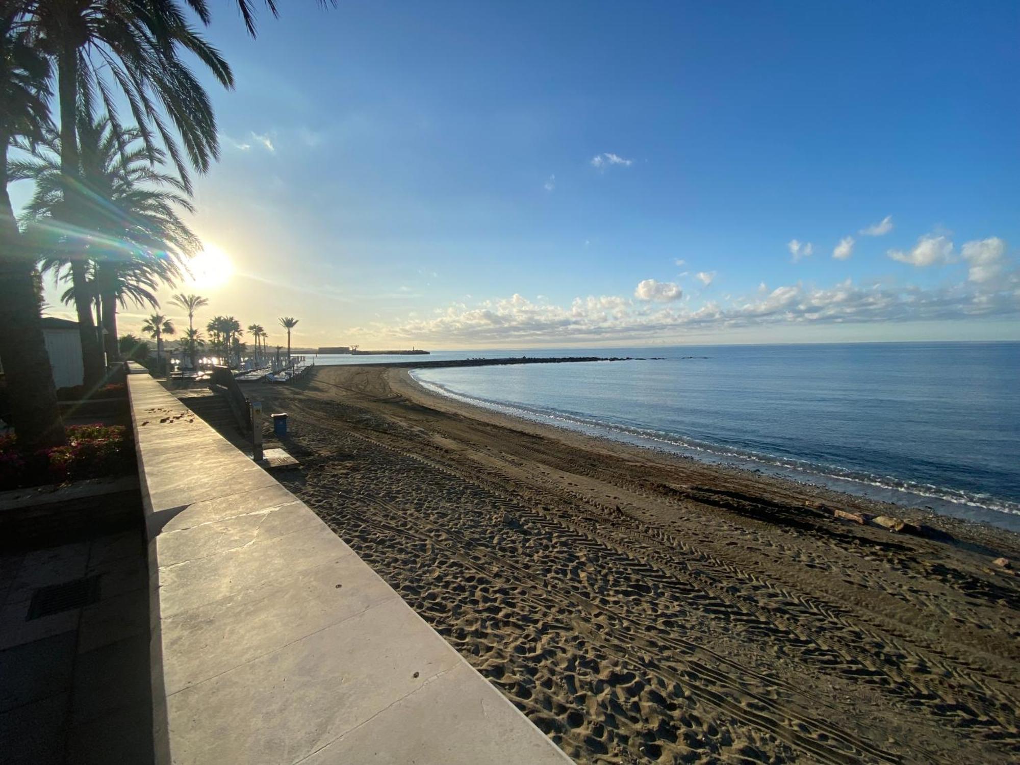 Marbella Beachfront Edificio Mayoral Primera Linea De Playa Y Centro Ciudad Con Barco Opcional Exteriér fotografie